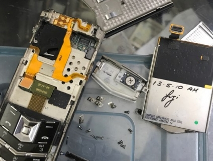 Chuyên sửa VERTU.NOKIA 8800. Thay linhkiện zin vỏ, màn hình, dây nguồn