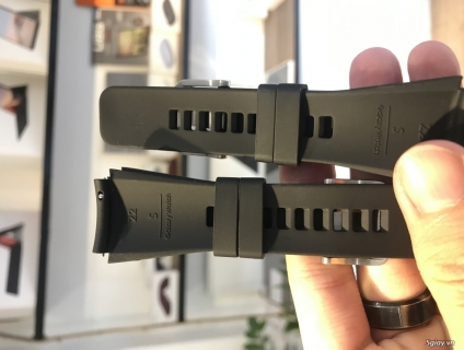Dây cao su thay thế của đồng hồ Galaxy Watch 42mm đen