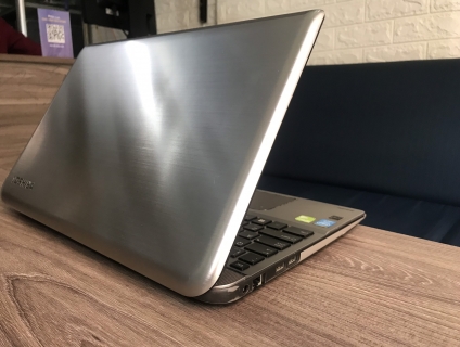 Xài chán bán lại con TOSHIBA dòng giải trí cấu hình khủng 1 thời