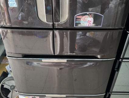 Tủ lạnh HITACHI  R-W5700 565L, mặt Nâu, có cửa trợ lực, hình thức mới