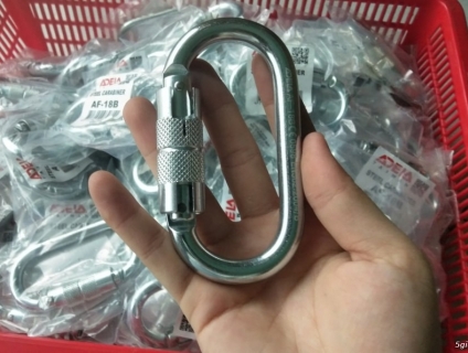 Móc liên kết an toàn khi đu dây, móc chữ d