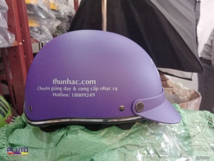 In logo lên mũ bảo hiểm theo yêu cầu