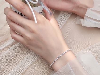 Gợi ý 10 mẫu lắc tay bạc nữ quà tặng hội chị em nhân ngày 20/10