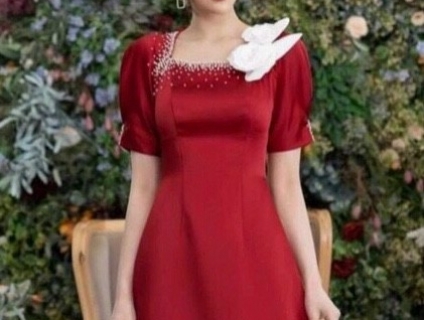 Set áo dài lụa kết hạt kèm hoa lụa