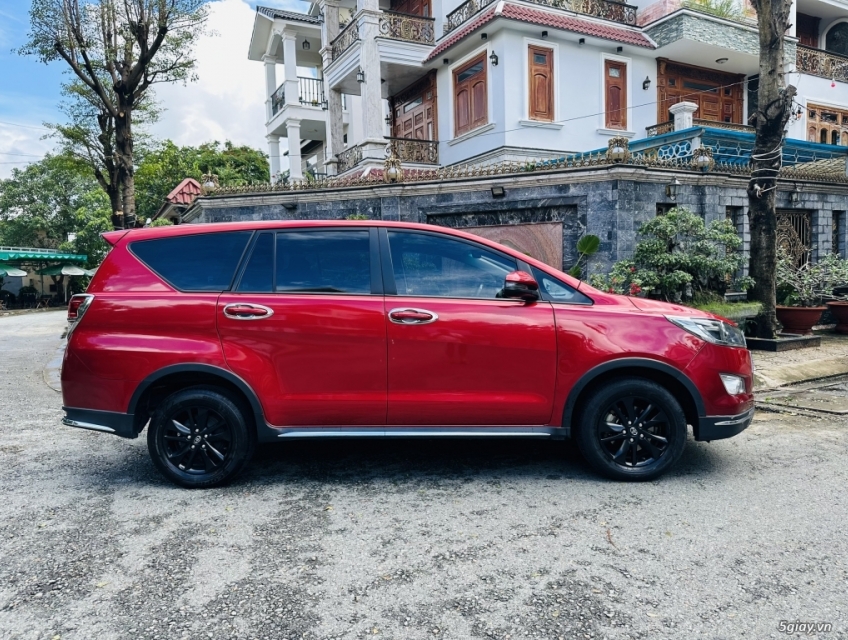 Tôi bán Toyota Venturer 2018 màu đỏ gia đình đi kỹ.