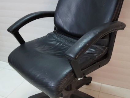 Thanh lý ghế xoay bọc da đen (hìh thật)