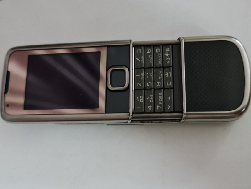Cần bán Nokia 8800 carbon