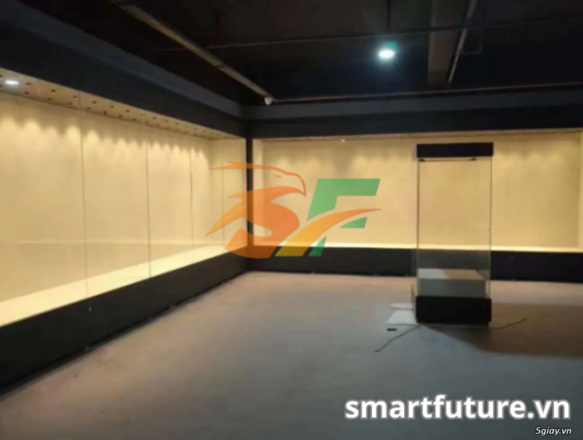 Tủ trưng bày có đèn LED chiếu sáng không gian của bạn