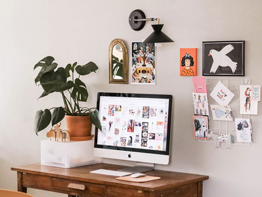 Trang trí bàn làm việc văn phòng bằng đồ trang trí thủ công