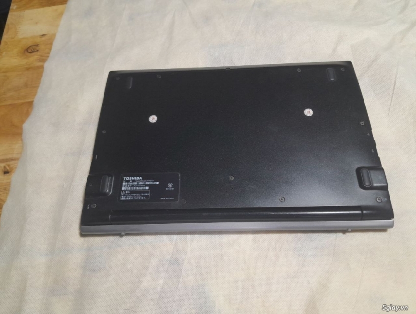 Laptop Toshiba 2 in 1 - Màn hình cảm ứng tách rời độc lạ