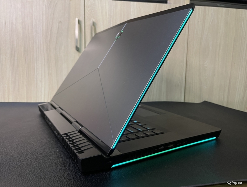 Alienware 15r3 Core i7-7700HQ Ram 16GB SSD 256GB HDD 1TB GTX1060 6GB