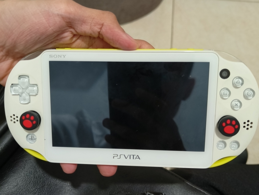 HCM bán PS Vita 2000 thẻ 64gb
