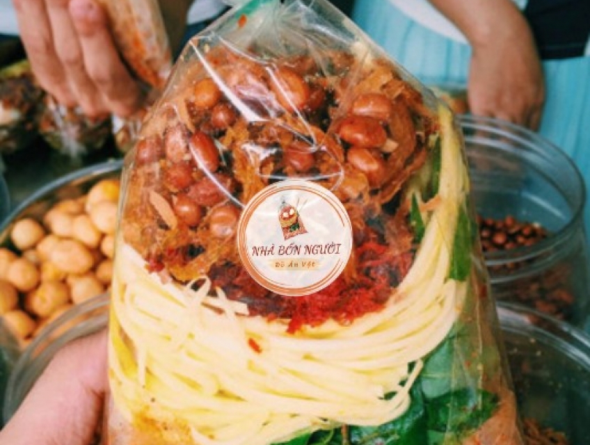 Bánh Tráng Trộn – Signature tại Nhà Bốn Người