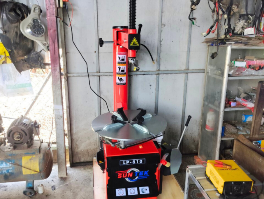 Bầu hơi máy tháo vỏ xe máy là gì?