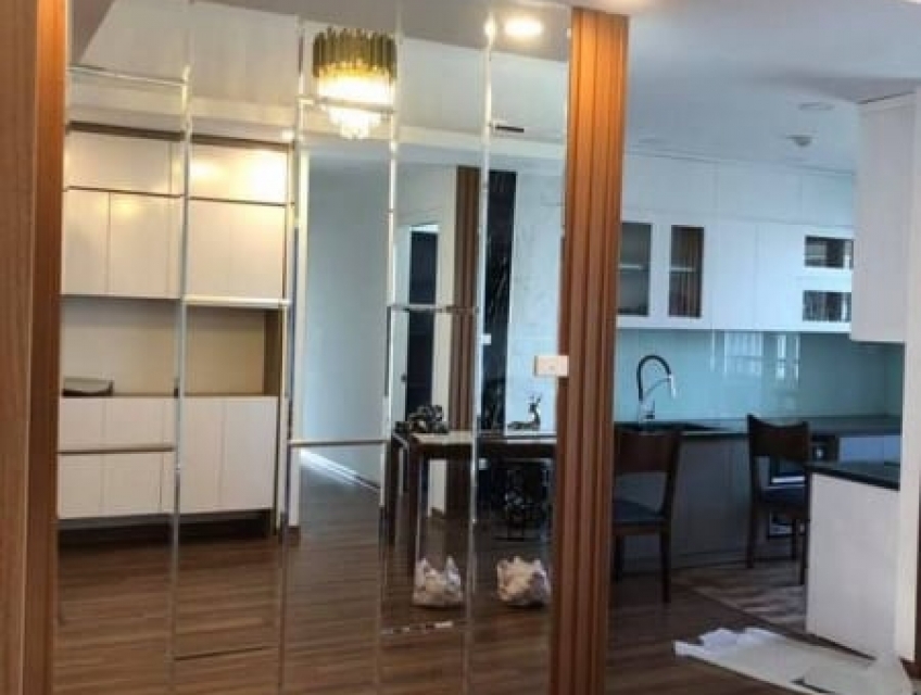 Gương ốp tường trang trí khung gỗ – lựa chọn đậm chất tự nhiên