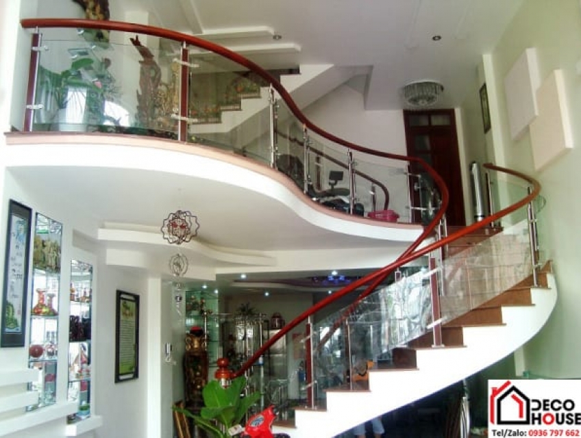 Cầu thang kính cong cường lực – giải pháp an toàn cho không gian sống