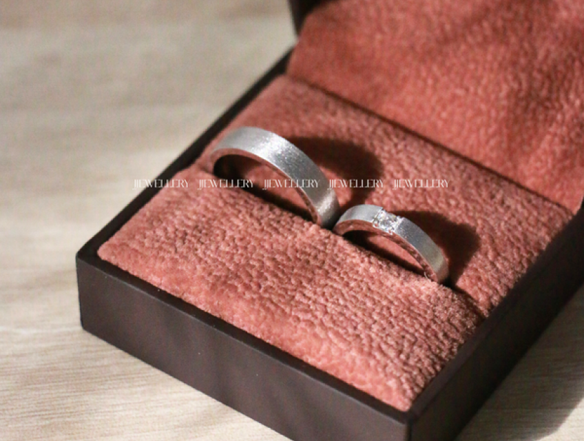 Nhẫn Cưới Vàng Trắng Trơn Theo Yêu Cầu