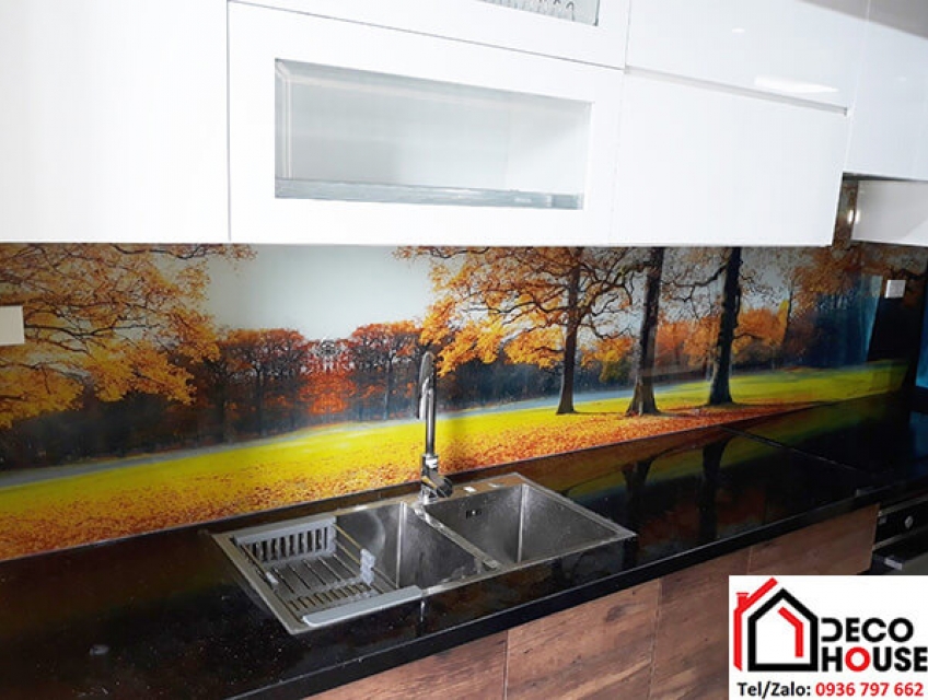 Lắp đặt kính ốp bếp phong cảnh: Quy trình và những điều cần biết