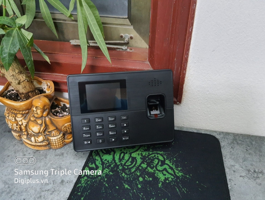 Máy chấm công vân tay và thẻ Ronald Jack RJ3310 Wifi