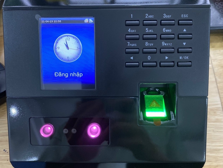 Máy chấm công khuôn mặt, vân tay, thẻ từ Ronald Jack MB900