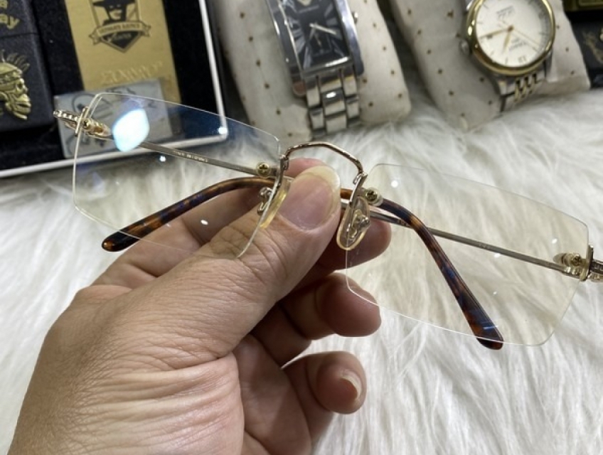 Gọng kính cận amor pháp chính hãng còn đẹp thay mắt cận viễn cho nam