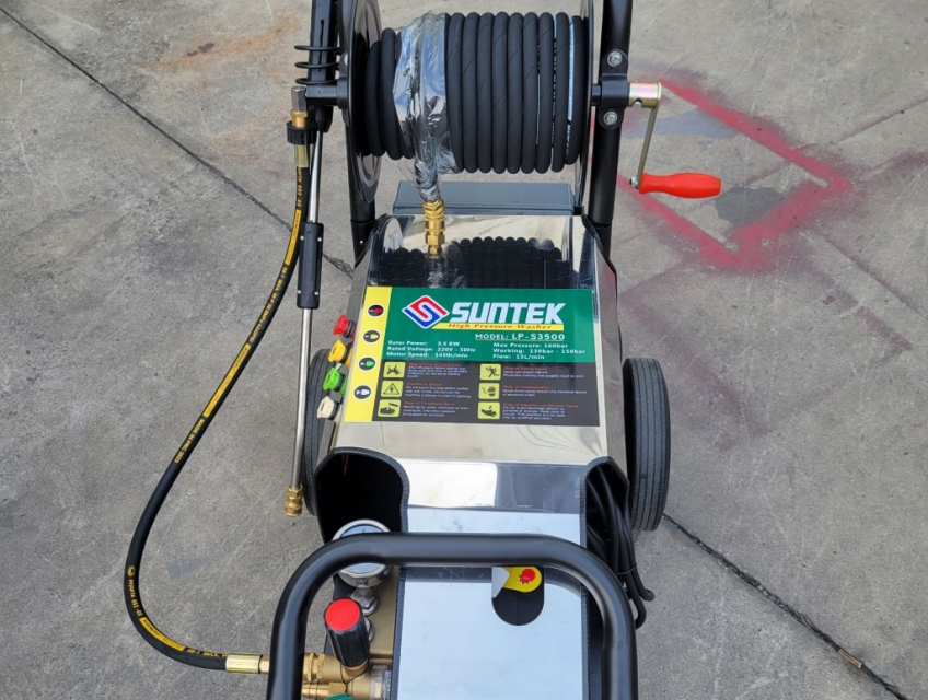 so sánh giữa máy rửa xe dây đai và cao áp