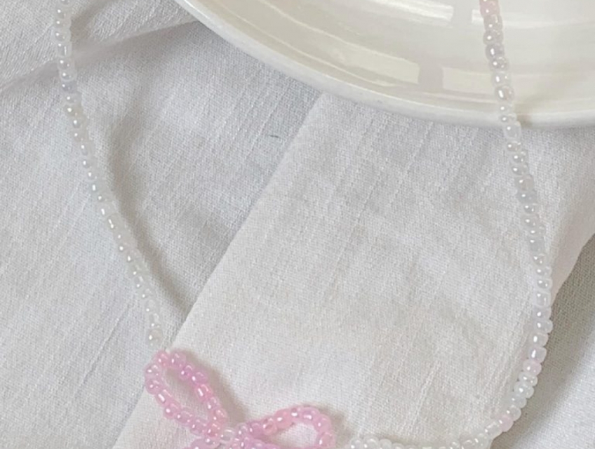 Dây Chuyền Chiếc Nơ Hạt Acrylic - Sự Thanh Lịch Từ Nàng Handmade