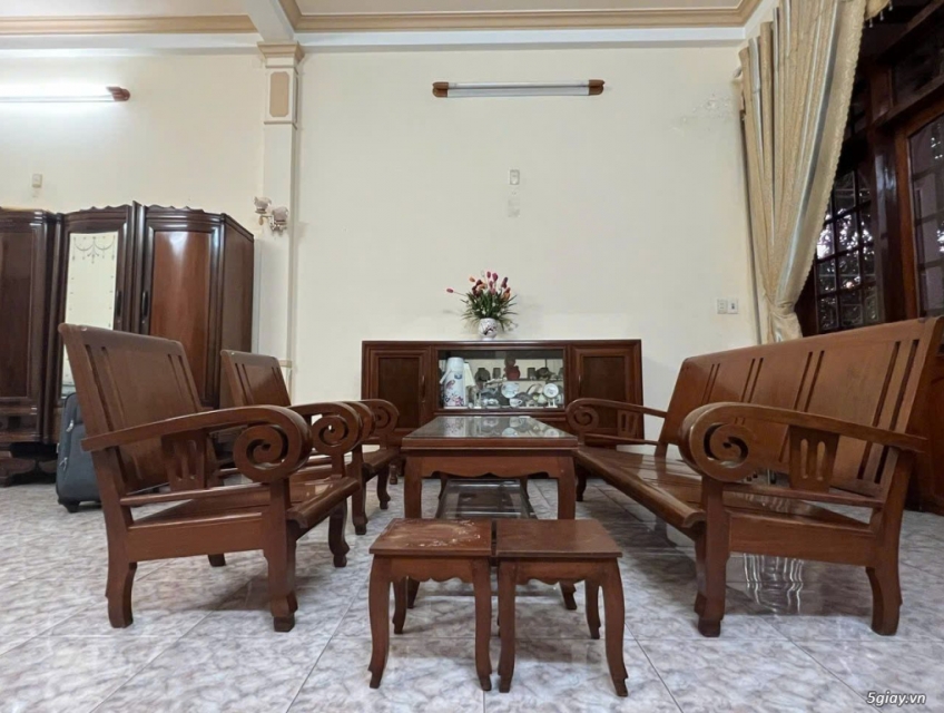 Bán nhanh tủ gỗ, bộ sa lông và nhiều đồ gỗ khác – Không nên bỏ lỡ!