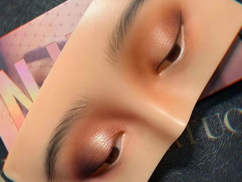 Tự Học Trang Điểm: Bắt Đầu Từ Đâu? Một Hướng Dẫn Chi Tiết