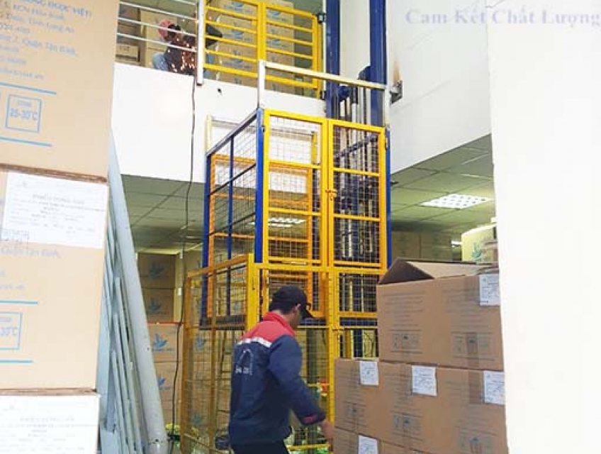 Thang nâng hàng thuỷ lực 300kg