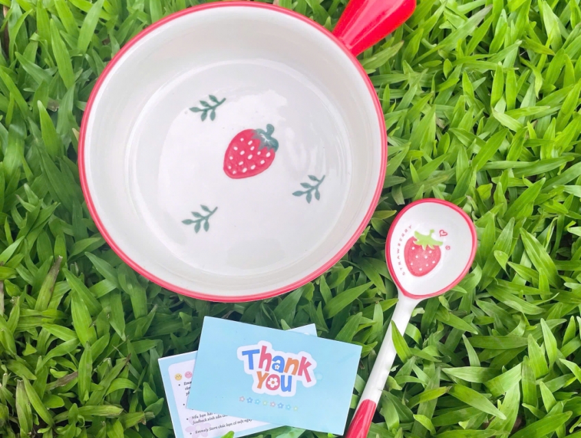 Tô Sứ Có Họa Tiết Trái Dâu Bắt Mắt Mới Nhất 2024