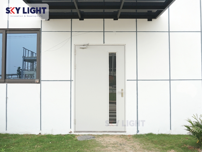 Tìm hiểu về đặc điểm cửa thép công nghiệp Sky Light