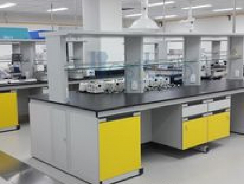 BÀN THÍ NGHIỆM TRUNG TÂM