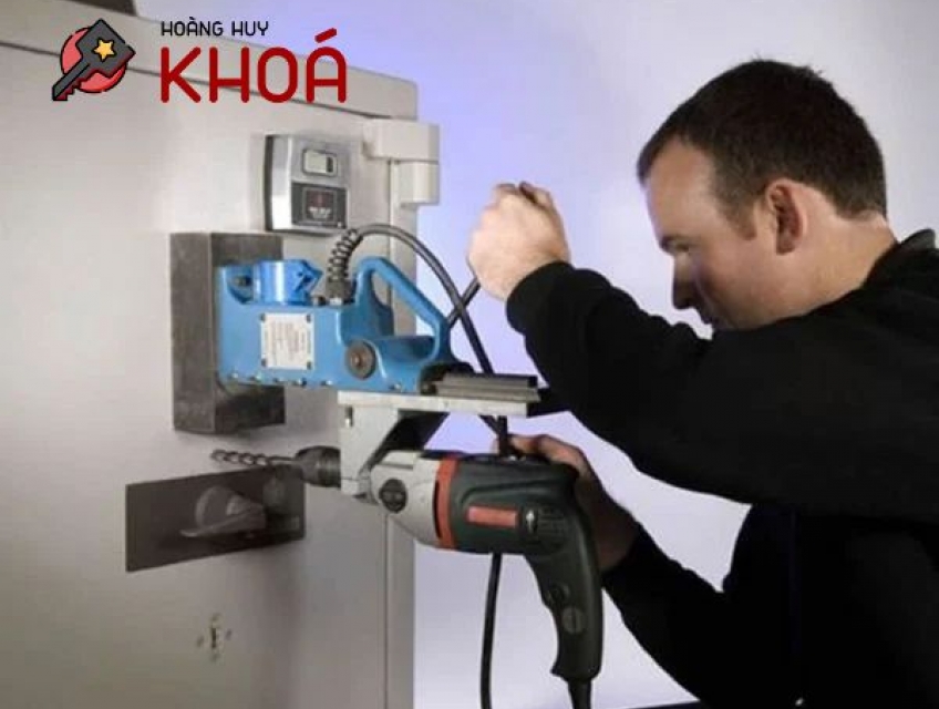 Thợ mở khóa két sắt chuyên nghiệp – Xử lý mọi sự cố tận nhà
