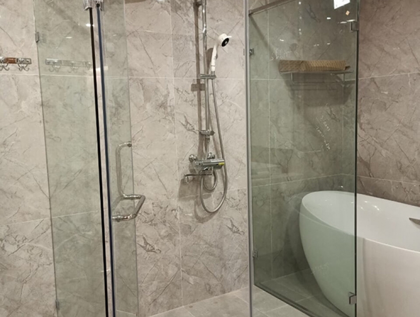 Lý do vách tắm kính đang trở thành xu hướng tại Hà Nội