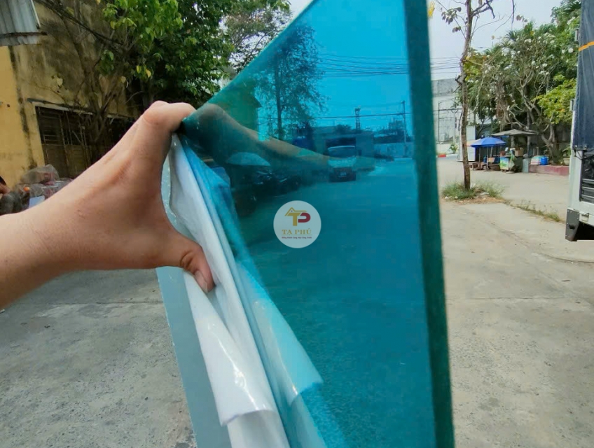 Tấm poly đặc màu trắng sữa giá tốt tại TP HCM