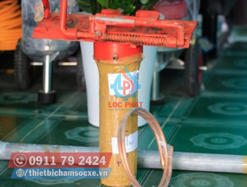 Vì sao tiệm rửa xe nên đầu tư vào ben nâng rửa xe máy?