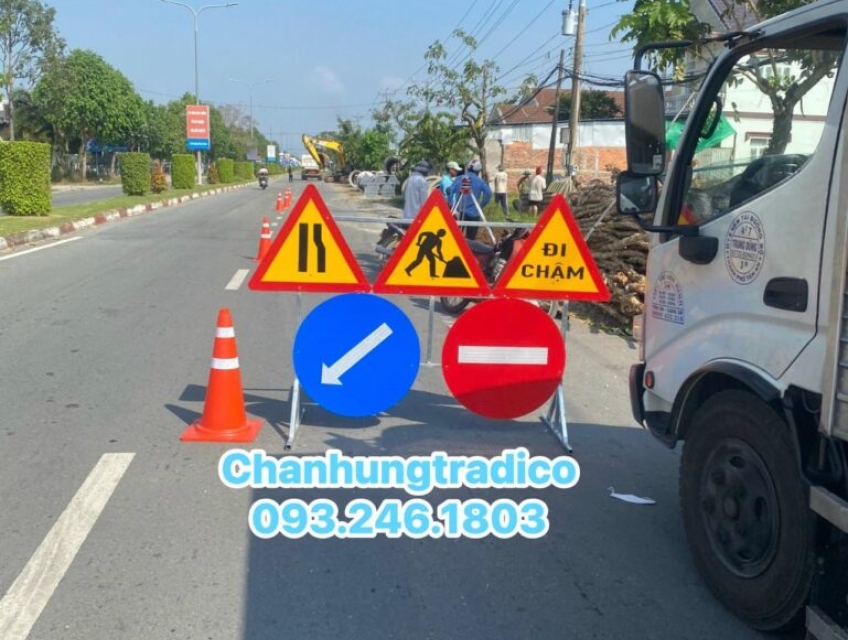 Biển Báo Công Trường Đang Thi Công 2025 - Đảm Bảo An Toàn Giao Thông