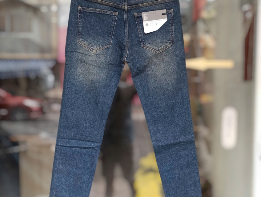 Quần jean ôm rách Jacobs