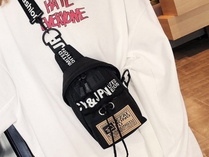 B187.    Túi đeo chéo kiểu dáng độc lạ siêu chất