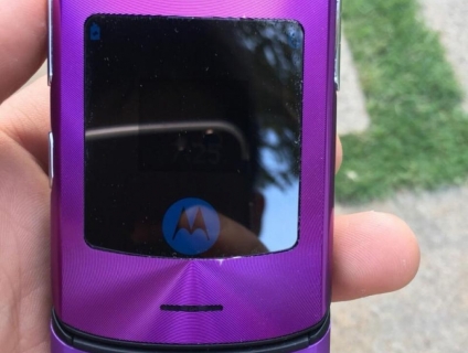 Cần bán: Motorola V3i cổ chính hãng kèm xạc