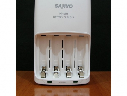 Sạc Sanyo for pin AA/AAA tại Máy Ảnh City
