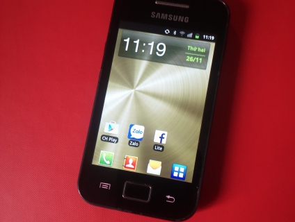 Samsung Galaxy s5830i cổ