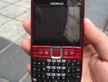 Cần bán: Nokia E63 cổ chính hãng kèm xạc