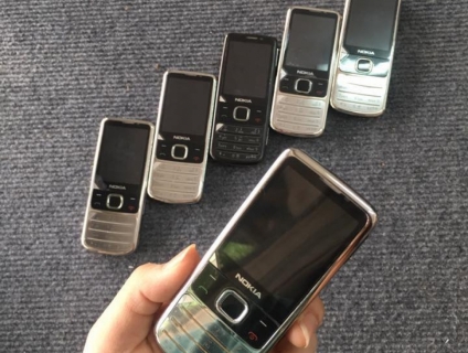 NOKIA 6700 đen - trắng