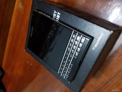 Blackberry Passport đen fullbox phụ kiện chính hãng
