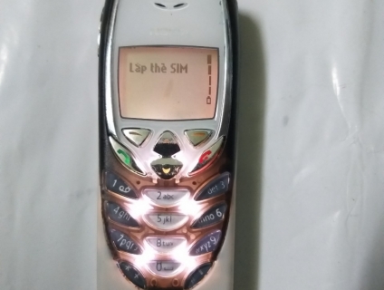 Cần bán: Nokia 8310 cổ chính hãng kèm xạc