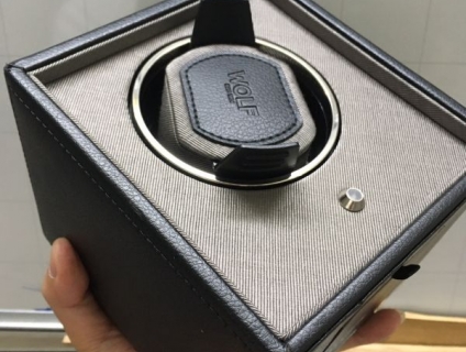 Hộp quay đồng hồ Wolf
