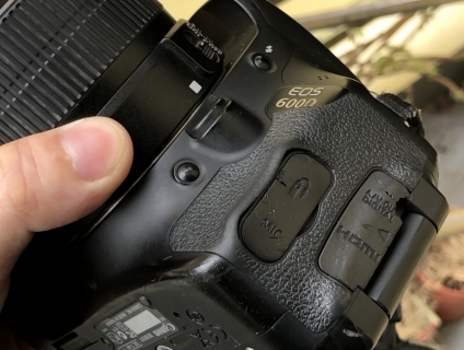 Canon 600D fullbox hàng LBM + len 18-55 + Fix 50mm II