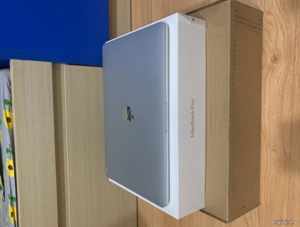 Cần bán Macbook Pro 13'3 Silver 2019